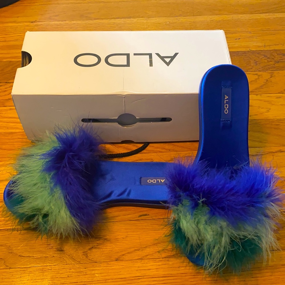 Fluffy Blue Slides - Picture 3 of 4